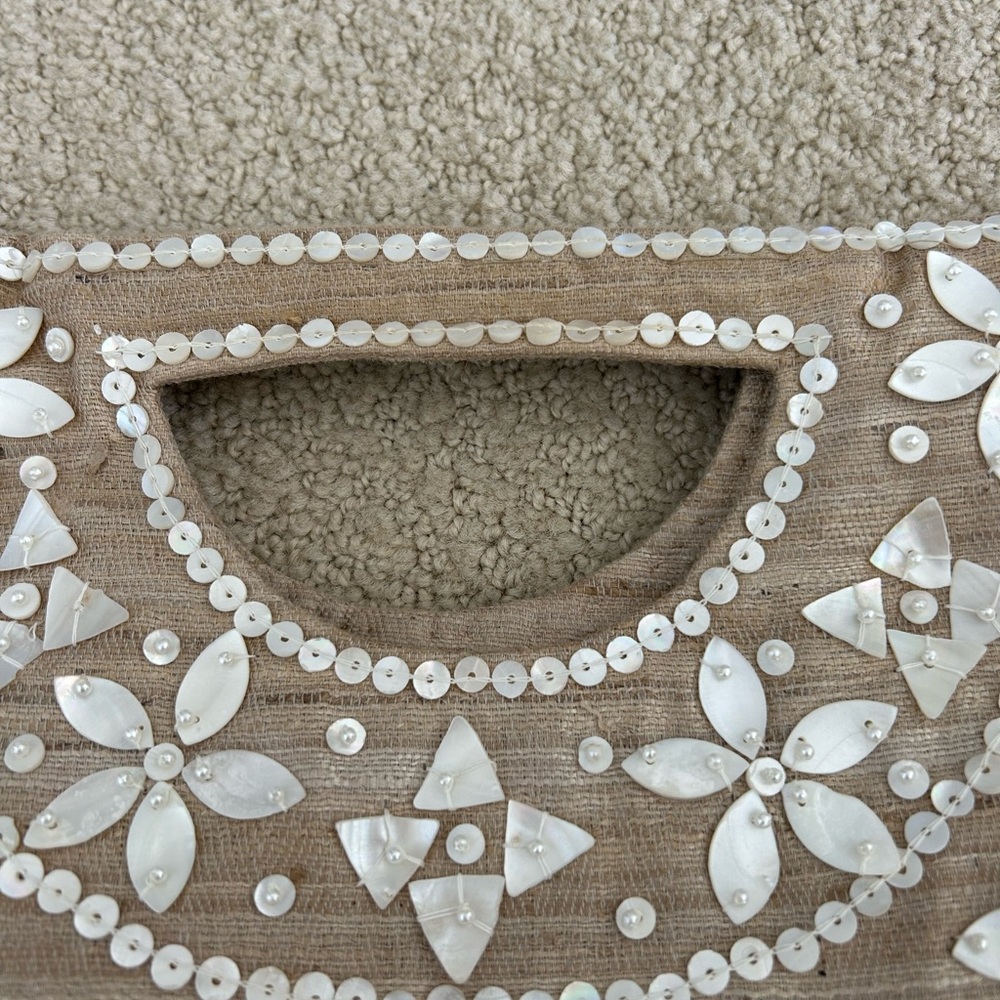 Beaded Floral Handheld Clutch Bag in Beige Linen - Picture 3 of 9